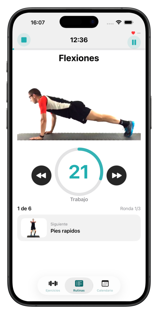 Entrenamiento en curso en la app 30GYM: vídeo de flexiones con temporizador de trabajo
